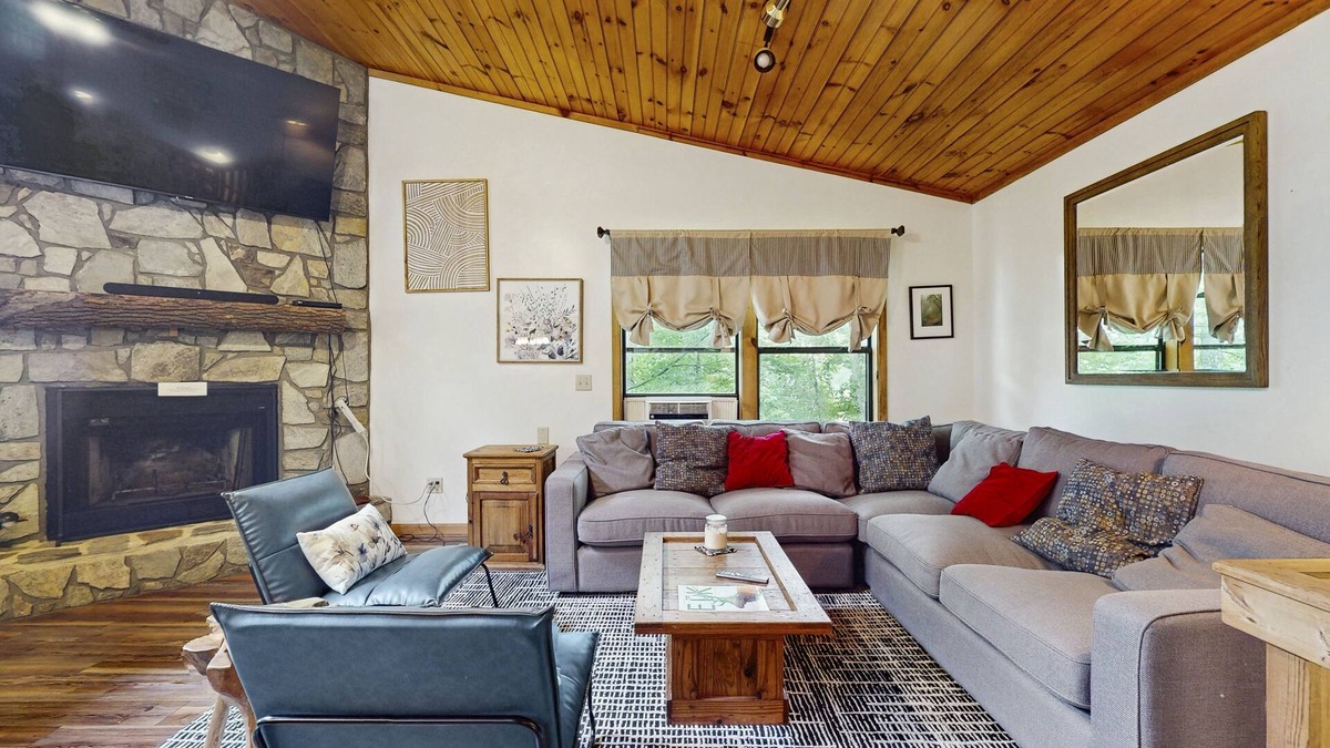Maggie Valley Cabin | Serene cabin with mountain views, gorgeous golden hour ambiance & decks