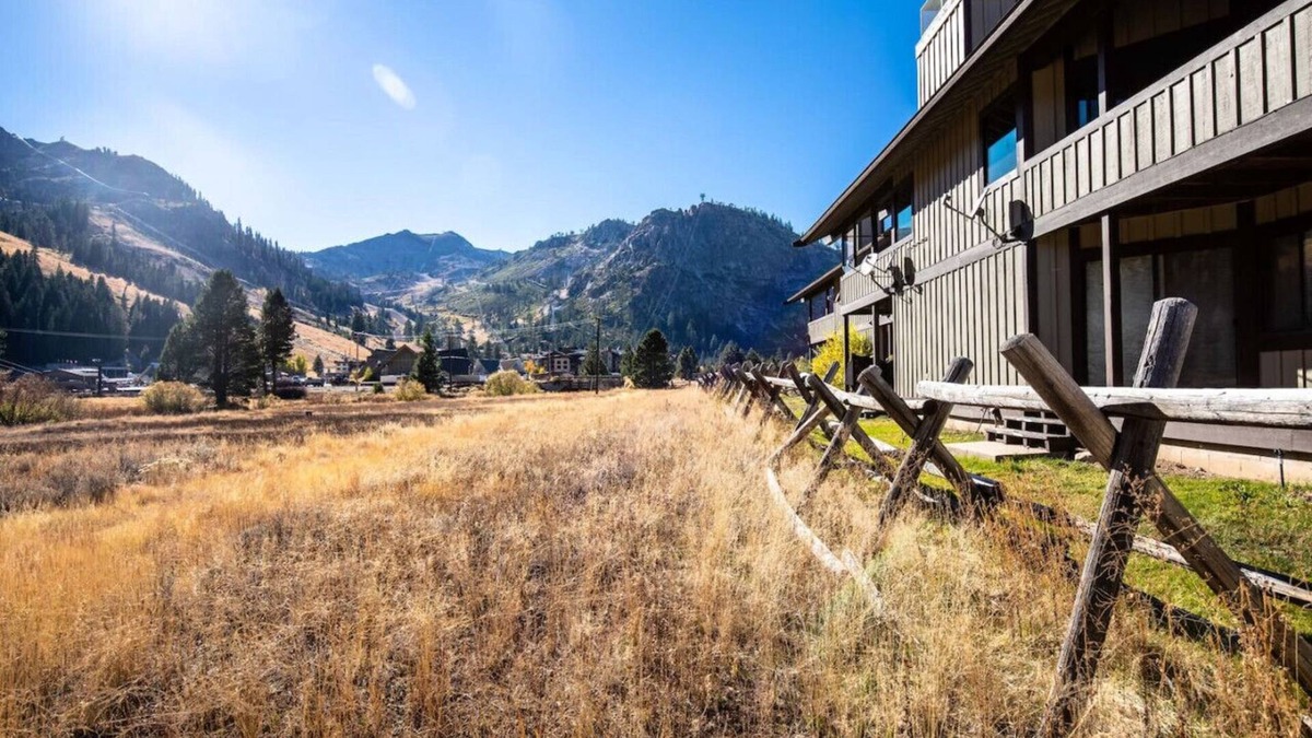 Olympic Valley Condo | Serene Condo by Palisades Base and Golf Course