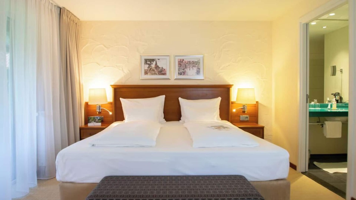 Ootmarsum Hotel | Serene Countryside Room Minutes from Galleries and Cafes - Near Huis Singraven