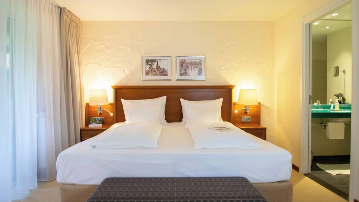 Ootmarsum Hotel | Serene Countryside Room Minutes from Galleries and Cafes - Near Huis Singraven