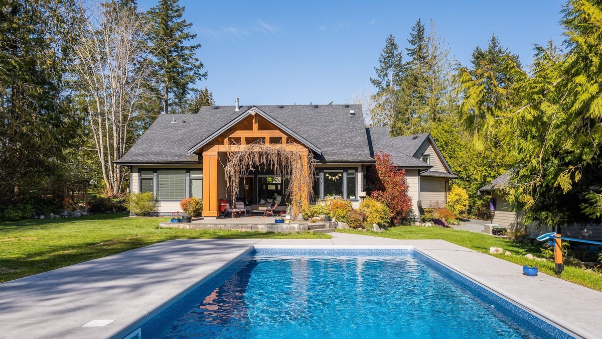 Powell River House | Serene family get away in the heart of the Sunshine Coast