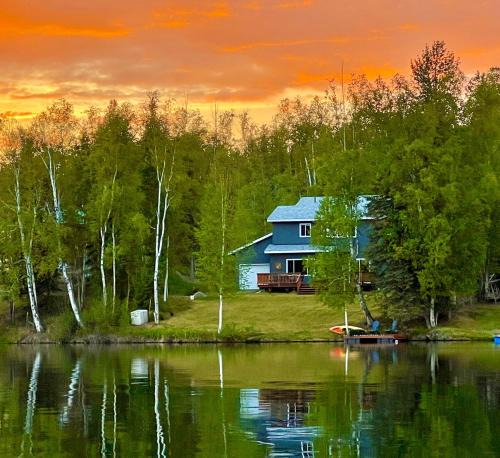Meadow Lakes House | Serene Four Bedroom Lakefront Home