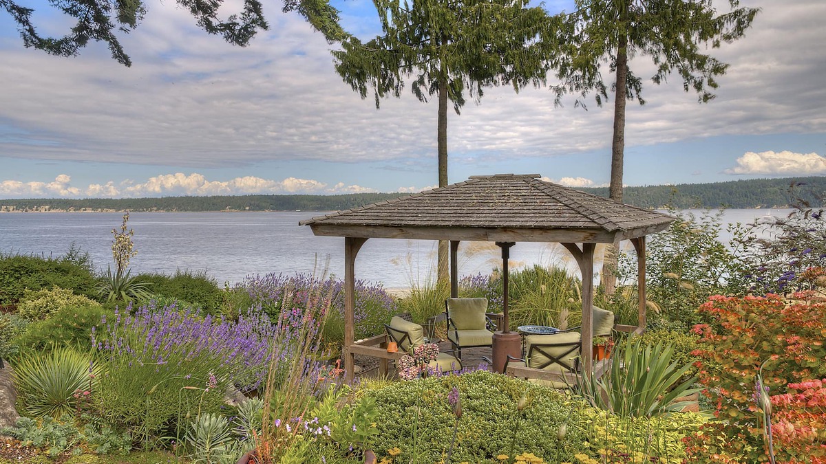 Port Hadlock Apartment | Serene getaway close to the beach with garden for couples or solo adventurers