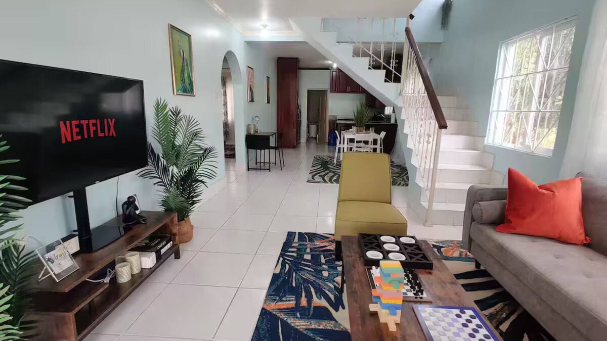 Priory House | Serene King&Queen Townhouse Suite