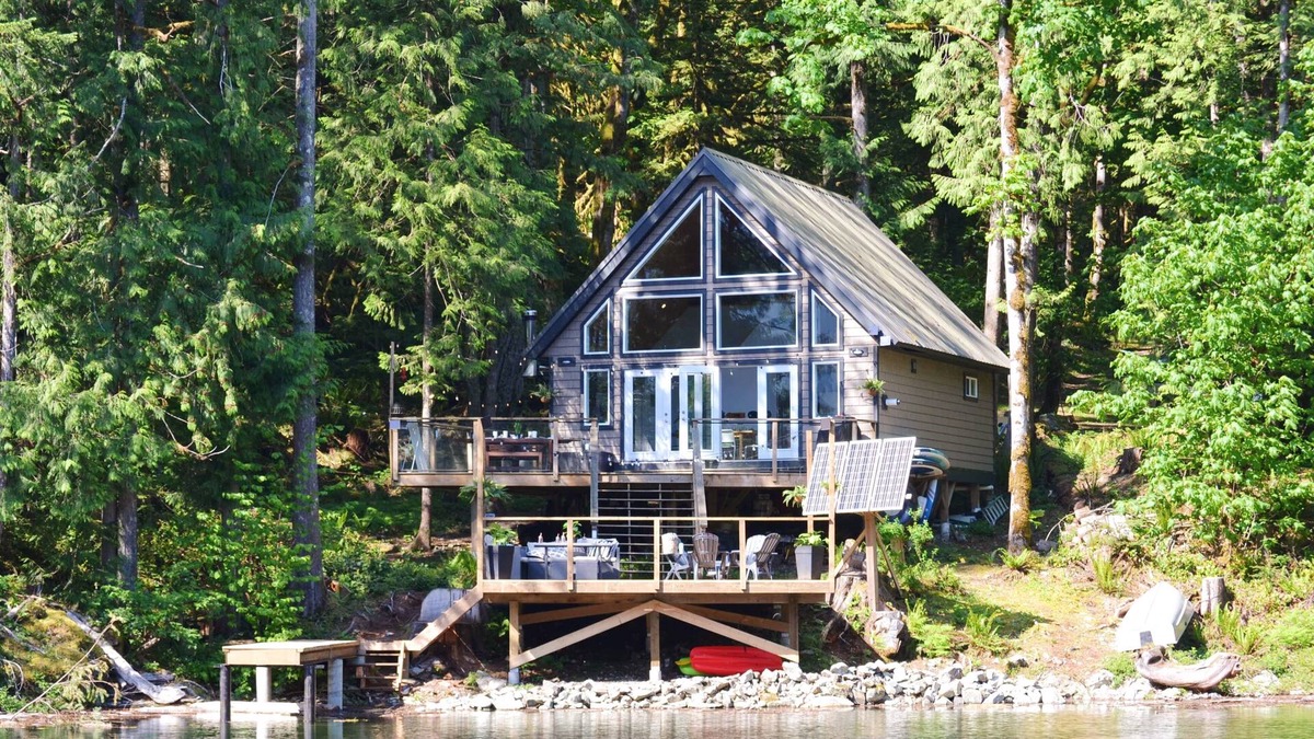 Harrison Hot Springs Cabin | Serene Lakeside Cabin: 2BR + Loft on Harrison