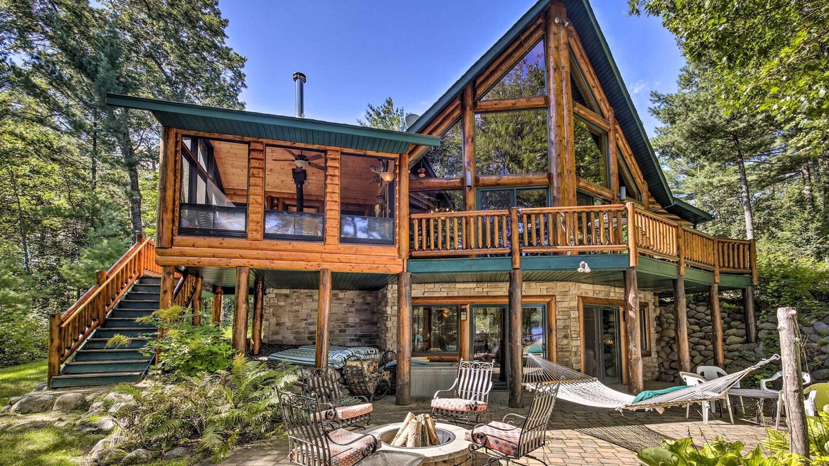 Lac du Flambeau House | Serene Lakefront Lodge w/ Docks on 8 Acres!