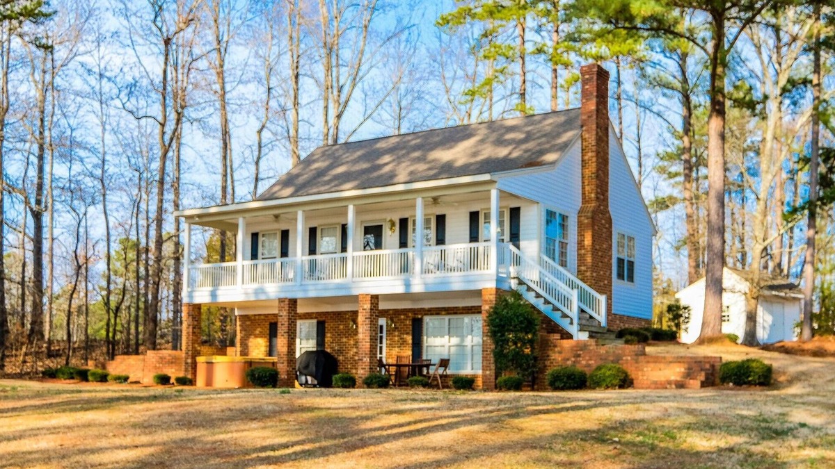 Henrico House | Serene Lakefront Escape with Sunset Views, Private Boathouse, and Endless Fun!