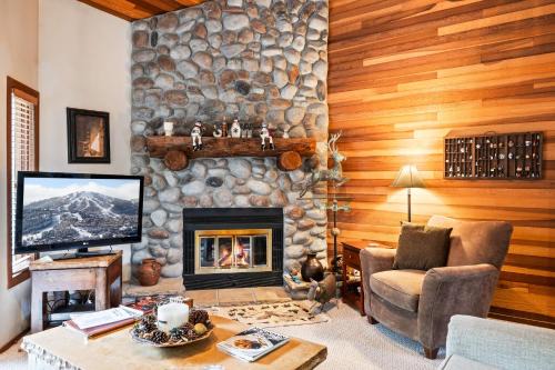 Deer Valley House | Serene Location, 2min to Deer Valley, 3BR townhome! Perfect for Ski & Summer Adventures!