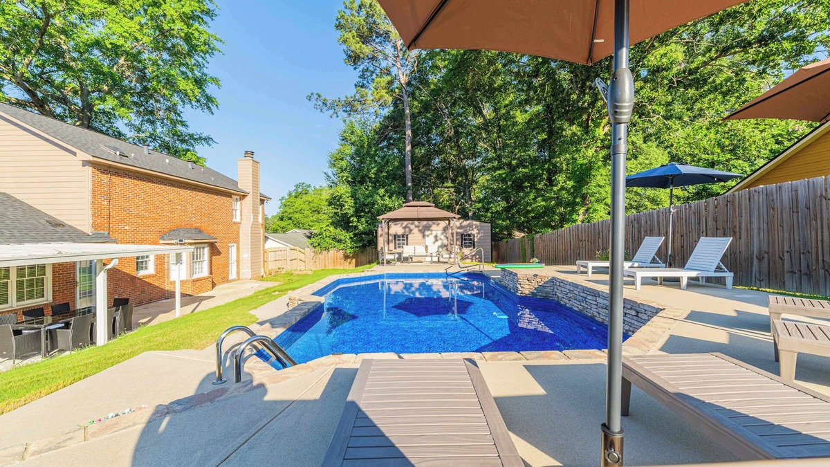Columbus House | Serene Modern Getaway | 4br | Private Pool | Games | FirePit