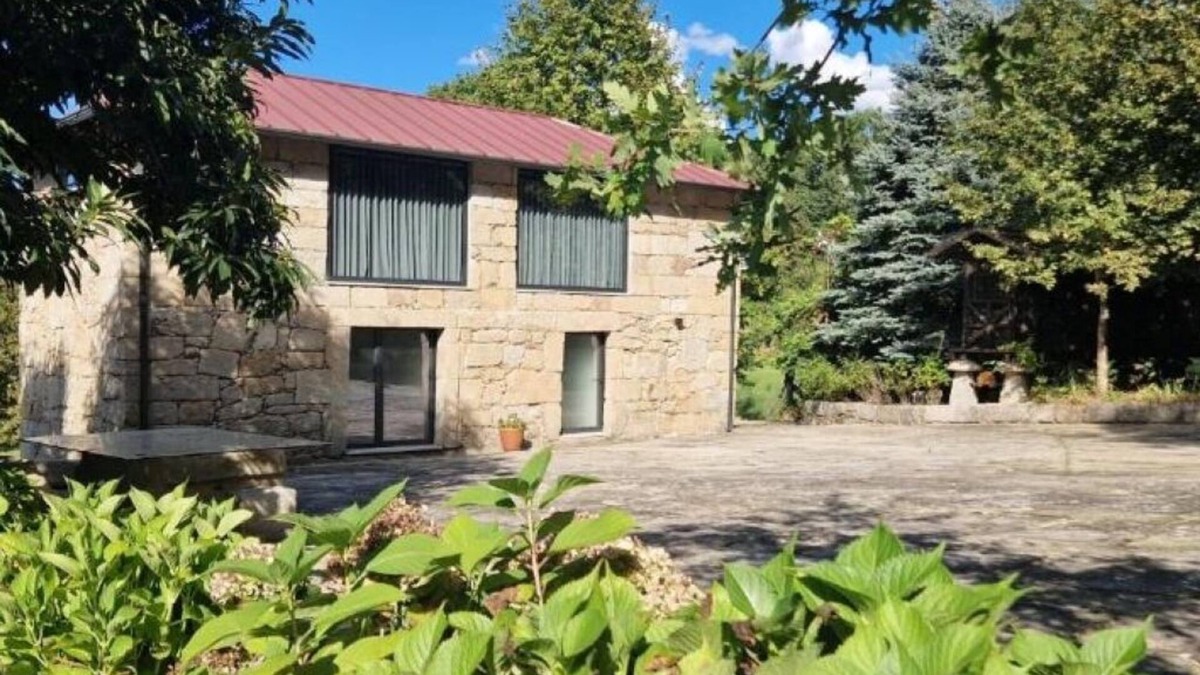 Marco de Canaveses House | 🏡 Serene Mountain-View Villa with Private Pool & Balcony - The Monastery Barn