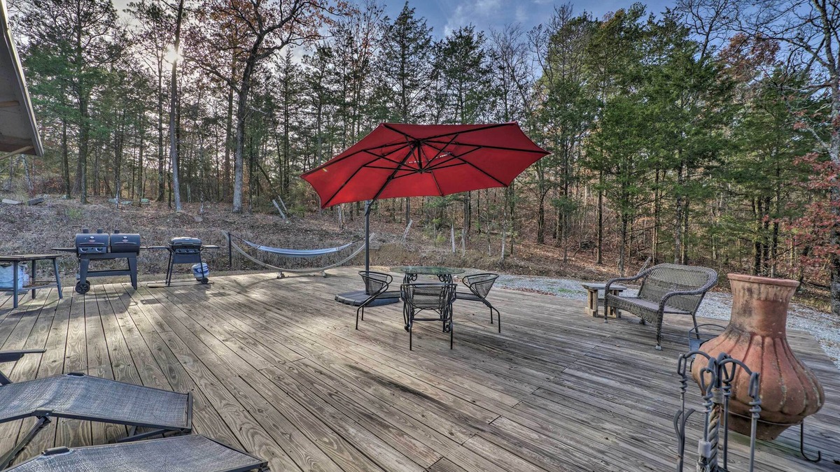 Nashoba Cabin | Serene Nashoba Cabin w/Charcoal & Gas Grills
