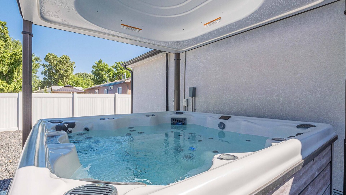 Fruita House | Serene Retreat: Darts, Pool Table & Hot Tub!