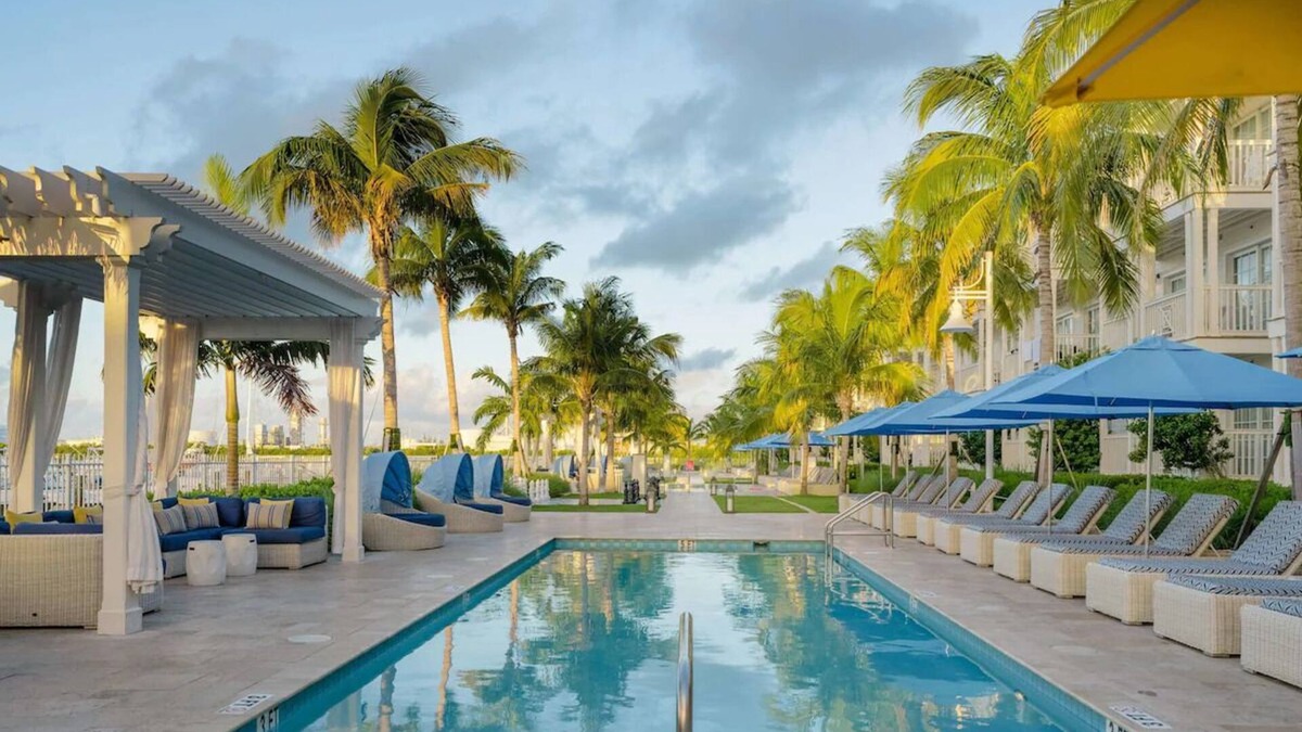 Key West Hotel | Serene Retreat w/Waterfront Balcony & Easy Access to Paddleboarding