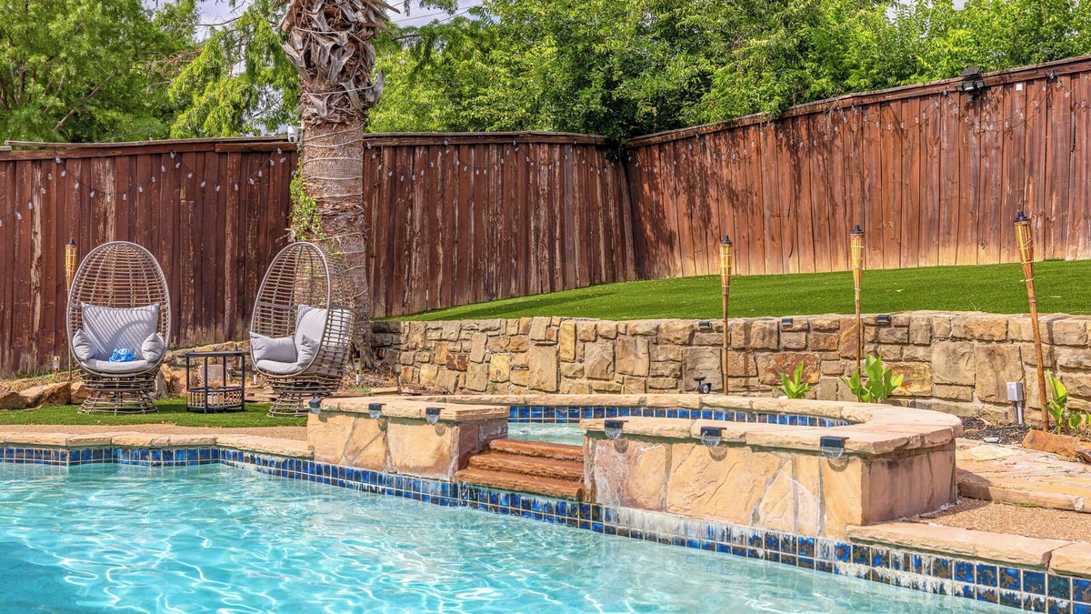 Valley Ranch House | Serene Retreat with Heated Pool, Hot Tub, Sauna - Just 15 Minutes to Airport!