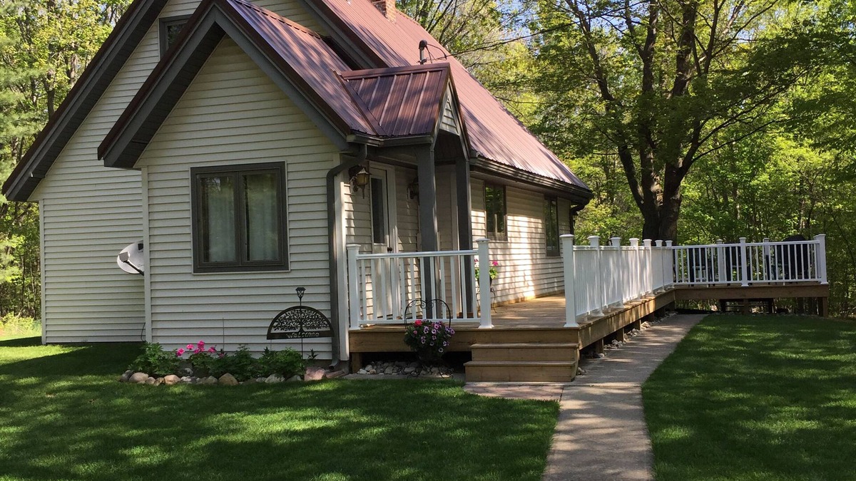 Lake City House | Serene Riverfront Retreat