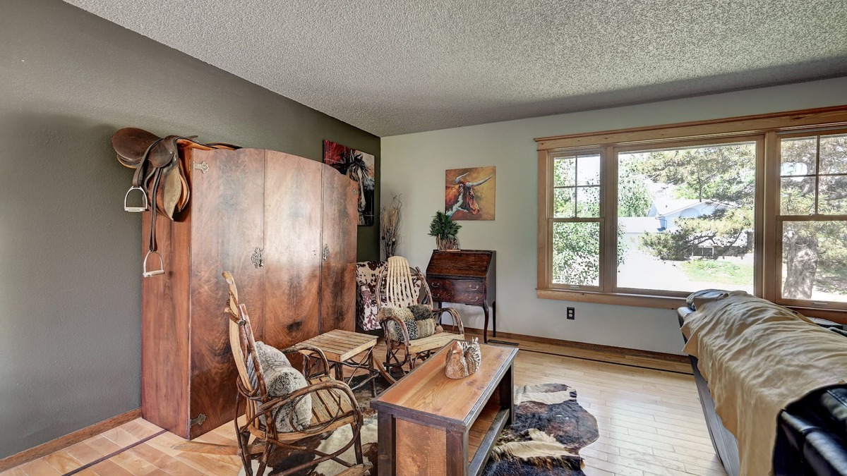 Castlewood House | Serene Rustic Haven, Huge Yard & Decks , ZenDen