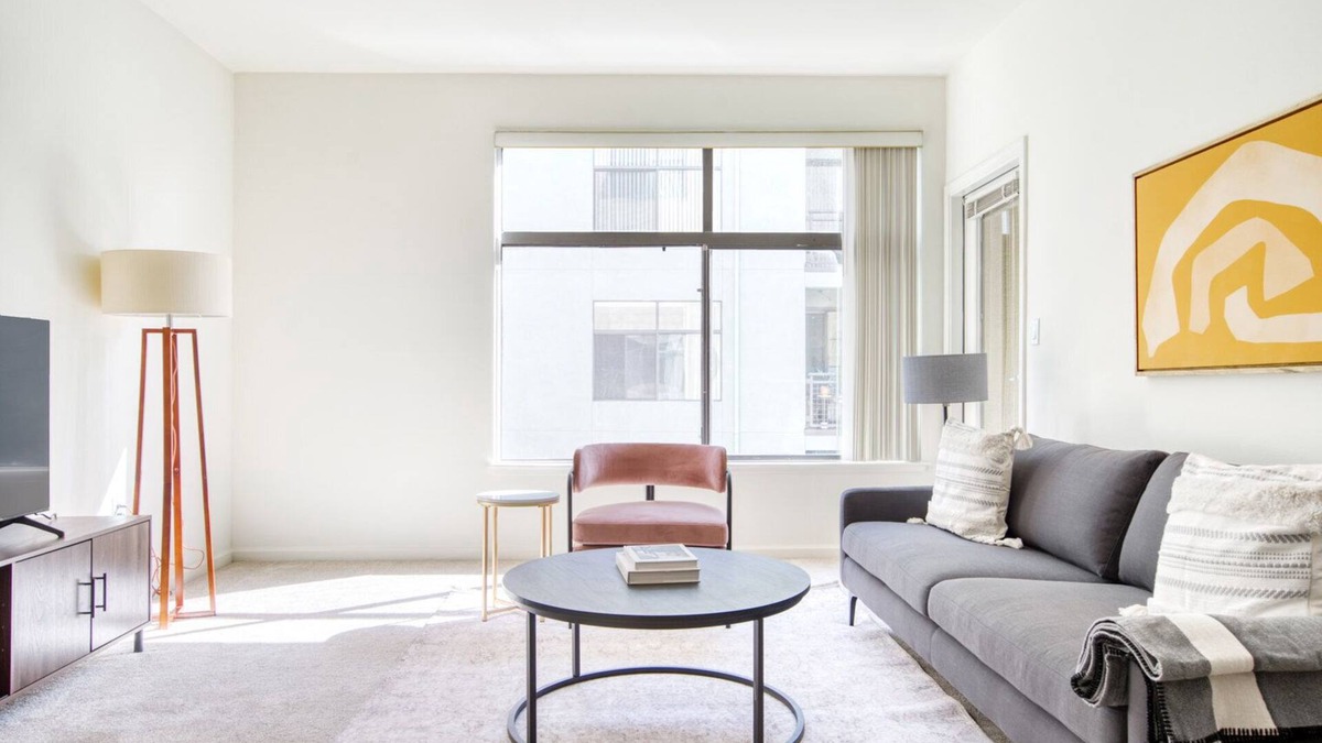 San Jose Apartment | Serene San Jose 2BR w/Gym, W/D & Pool, walk to Caltrain, by Blueground