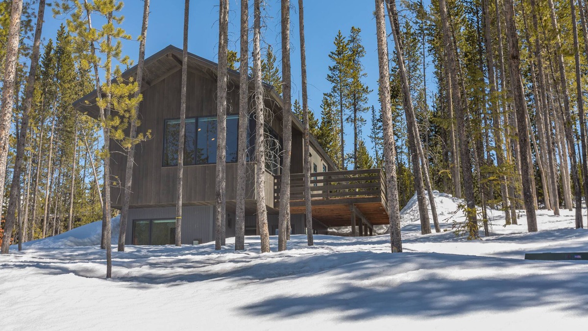 Big Sky House | Serene Ski in/Ski out, Lake Cabin! Private Hot Tub, 7 Minutes to Resort!