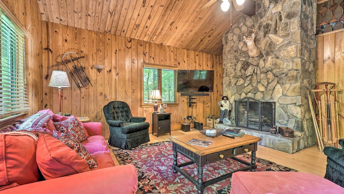 Sky Valley Cabin | Serene Sky Valley Family Chalet w/Fireplace