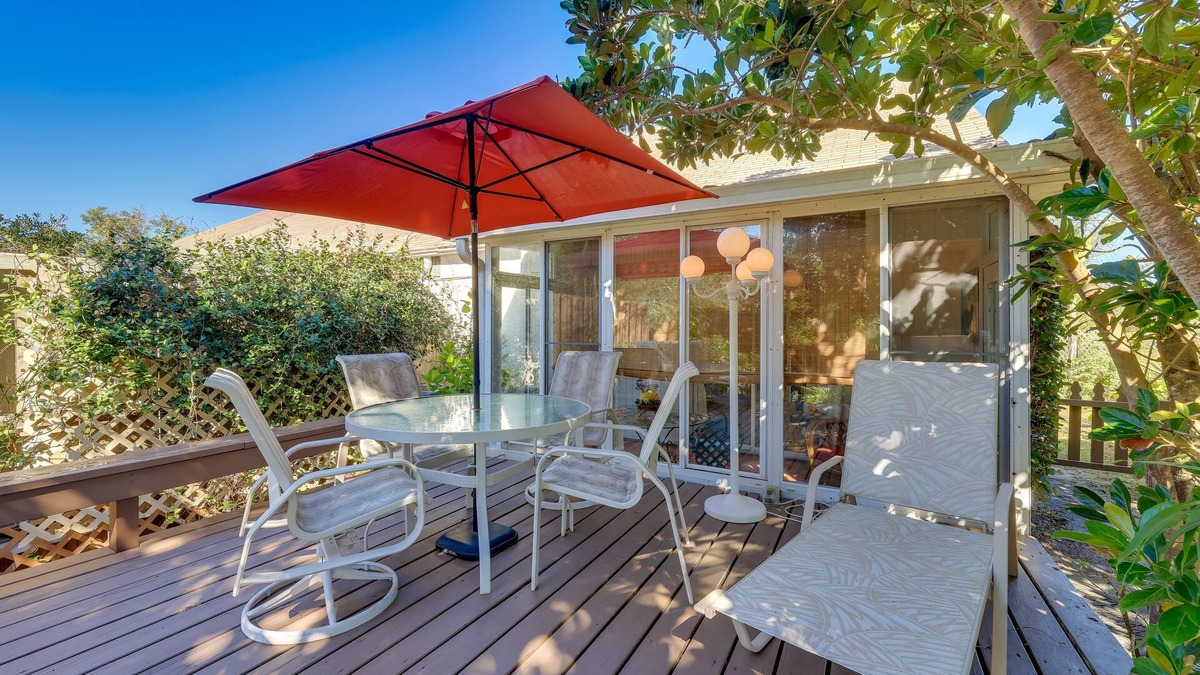 Vilano Beach House | Serene St Augustine Townhome: Walk to Beach!