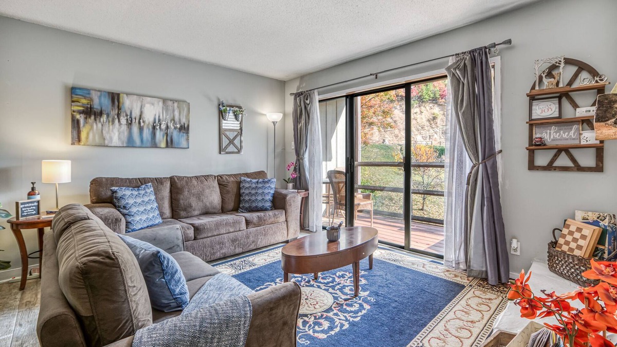 Sevierville Condo | Serene Stay: Family Friendly~Mountain Views~Sevierville