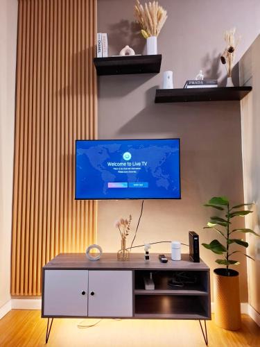 Valenzuela House | Serene Suite In Jazz Residences
