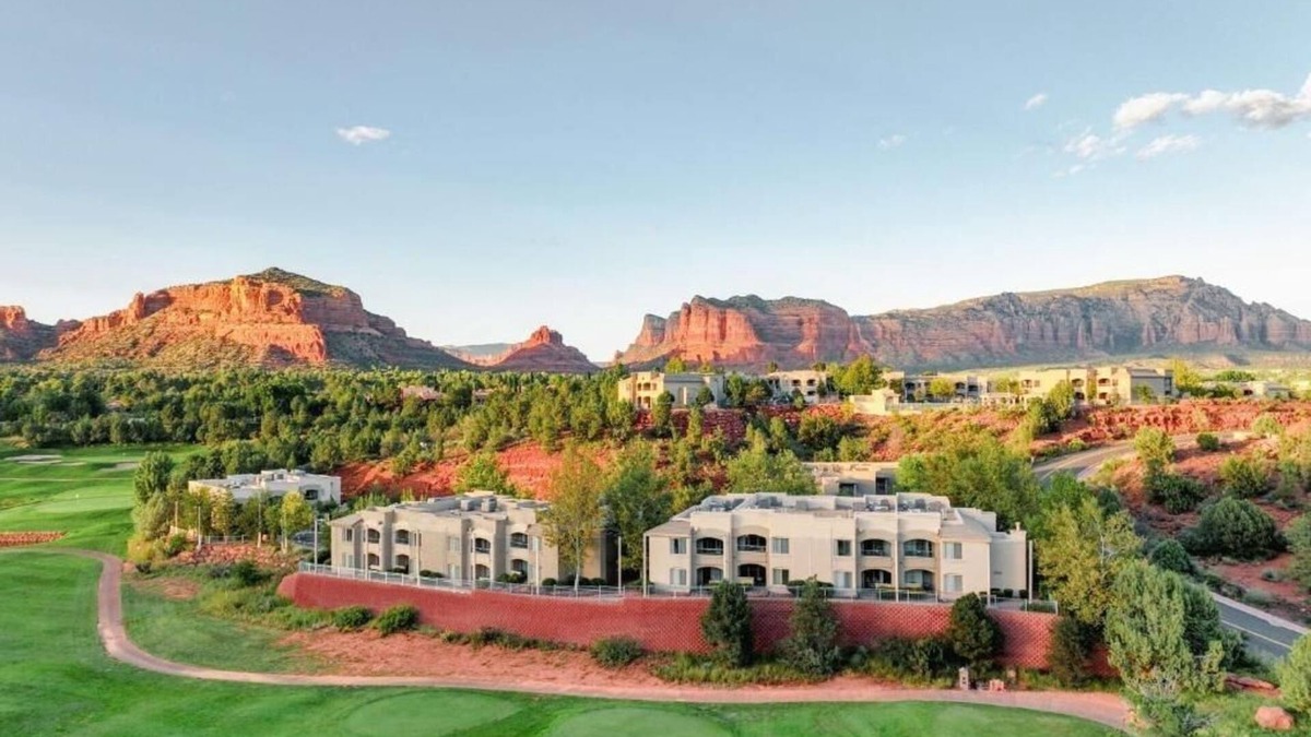 Oak Creek Hotel | Serene Suite w/Balcony & Kitchen | Scenic Red Rocks View in Sedona's Heartscape