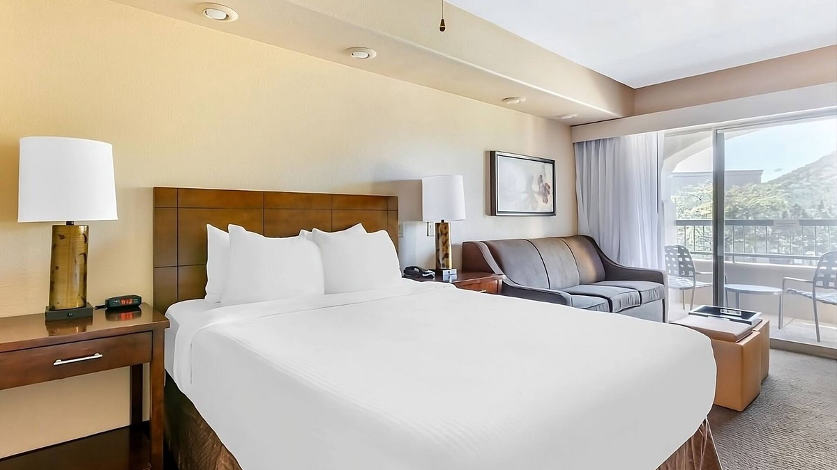 Oak Creek Hotel | Serene Suite w/Views | Enjoy Sunset at Fireplace | Near Sedona's Red Rocks