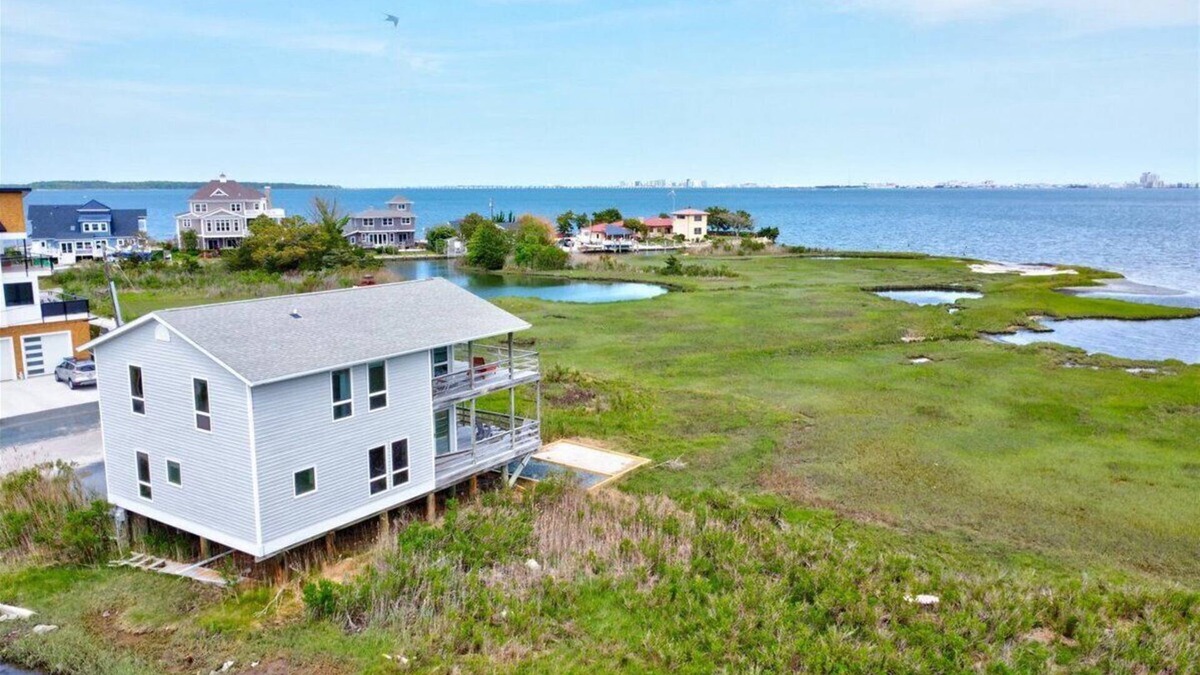 West Ocean City House | Serene Sunrise & Shimmering Skyline. 5 Star Hosts