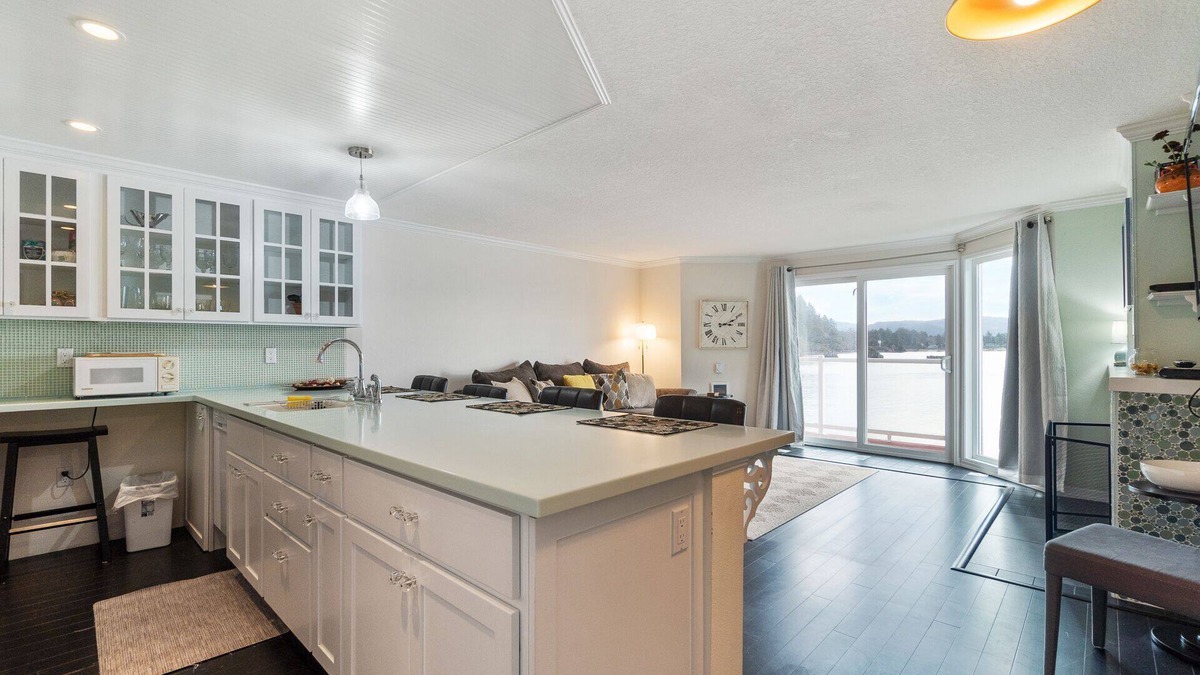 Lincoln City Condo | Serene Taft Getaway - 2BR2BA Bayfront Haven