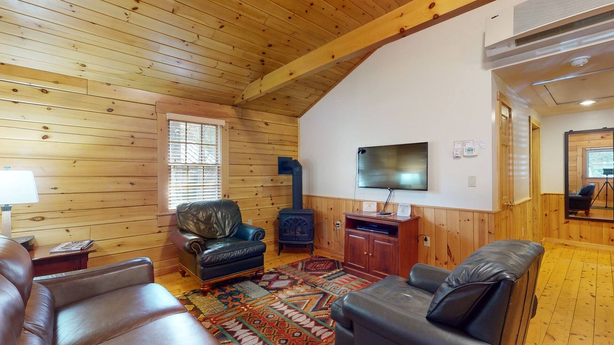 Northport Cabin | Serene two-bedroom dog-friendly cabin getaway with kitchen, fireplace & more