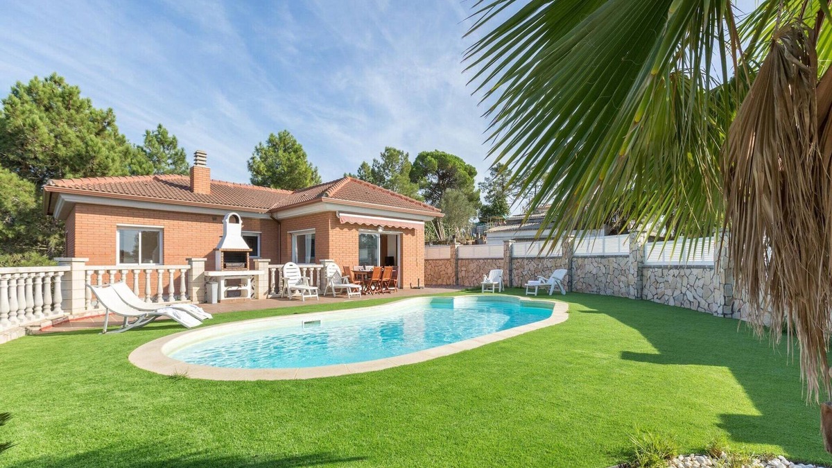 Lloret Blau Villa | Serene Villa with Pool and Outdoor Dining