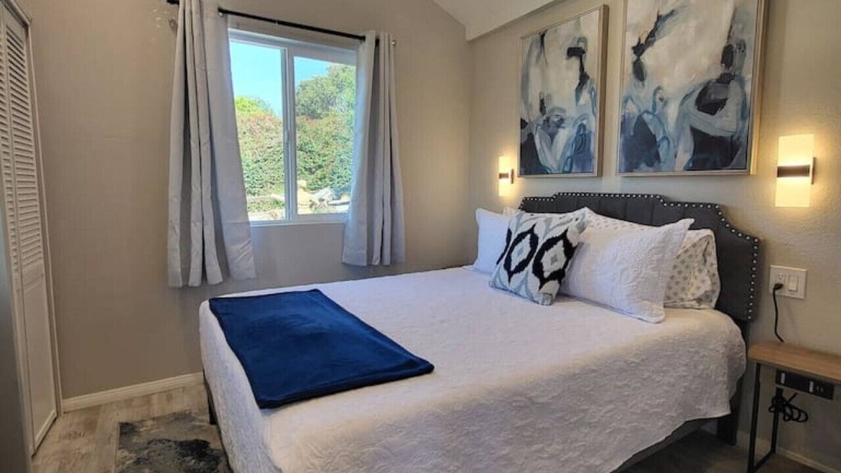 Fallbrook House | Serene Vineyard Cottage Escape