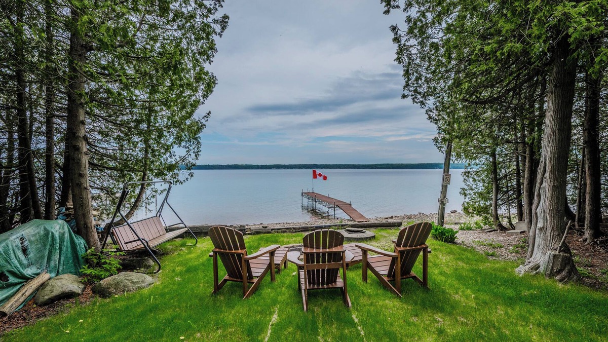 Wiarton Ski Chalet | Serene Waterfront Retreat at TGIF Cottage in Colpoy's Bay