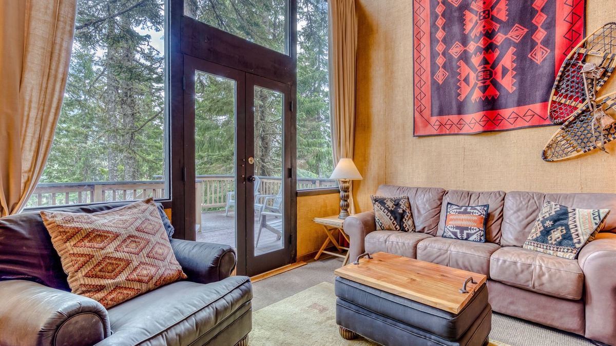 Government Camp Cabin | Serene Wooded Retreat W/Free WiFi, Large Deck & Spacious Loft - Skiing Nearby