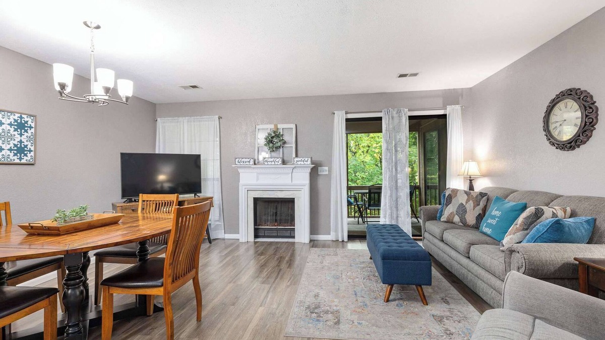 Table Rock Condo | Serenitee Pointe - 2 Bd 2 Bath Indoor Outdoor Pool, Hot tub