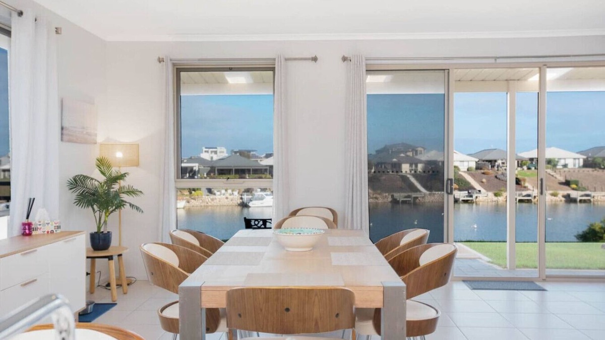 Nangkita House | Serenity 24 Waterfront Living on Hindmarsh Island