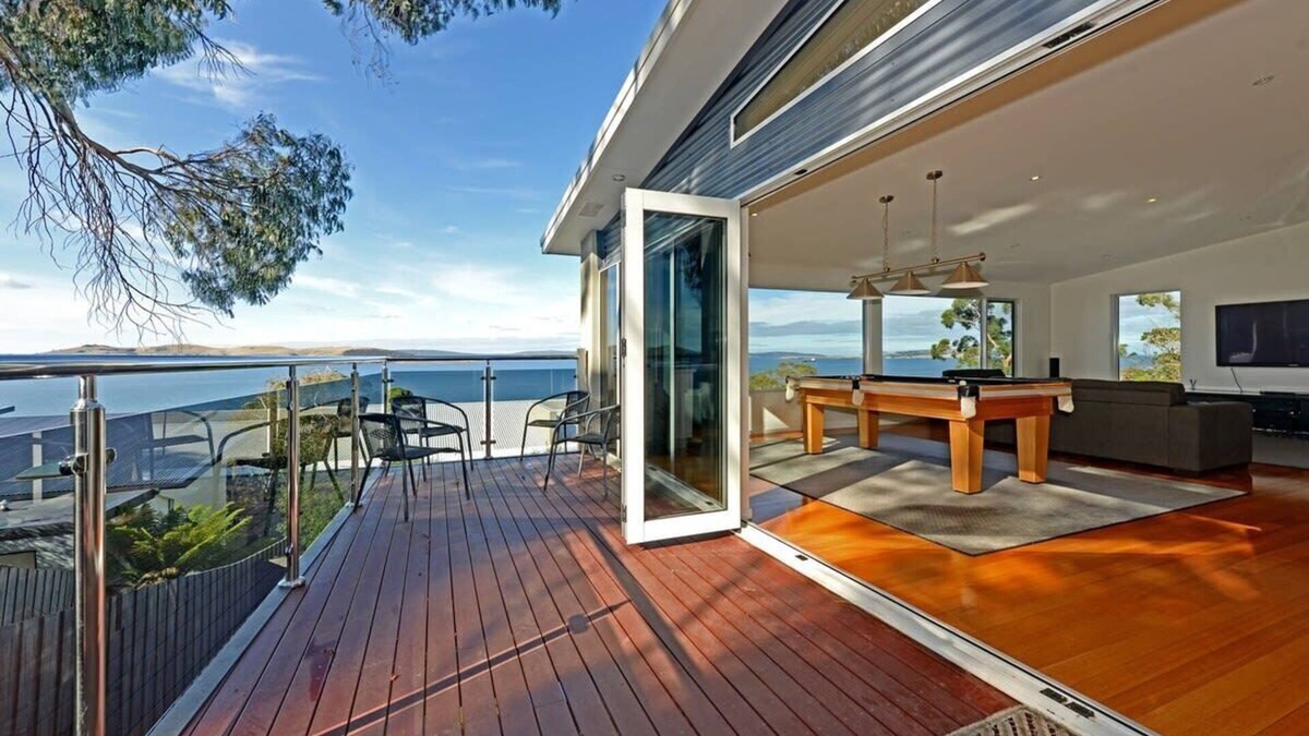 Sandy Bay House | Serenity And Views Only 10 Minutes From Hobart CBD
