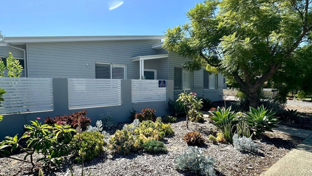 Busselton House | Serenity by the Sea - centrally located new build home