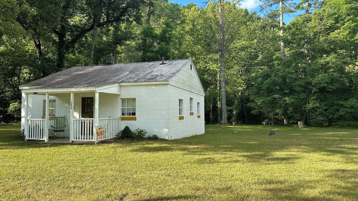 Max Meadows Cottage | Serenity Creek Cabin located in the Blue Ridge Mountains of VA