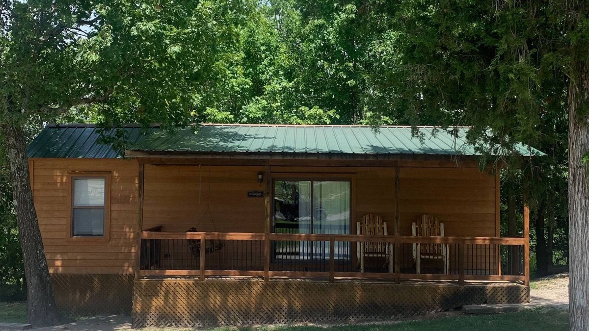 Branson Cottage | Serenity Falls Cabin includes 2 bedrooms (1 with a queen size bed and 1 with a full size bed), 1 fut