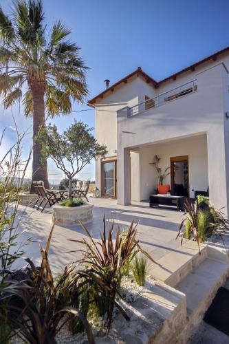 Prines Apartment | Serenity Garden Retreat