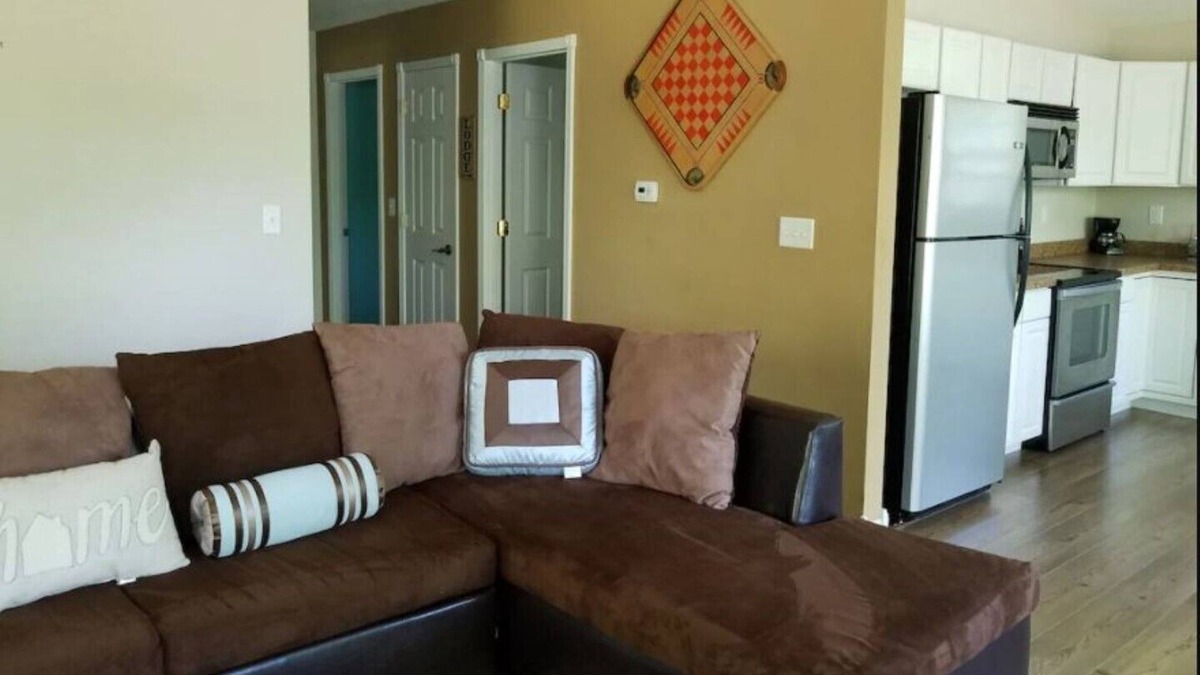 Ludington House | Serenity Hill - 3 bedroom house in Hamlin - close to Ludington State Park ******