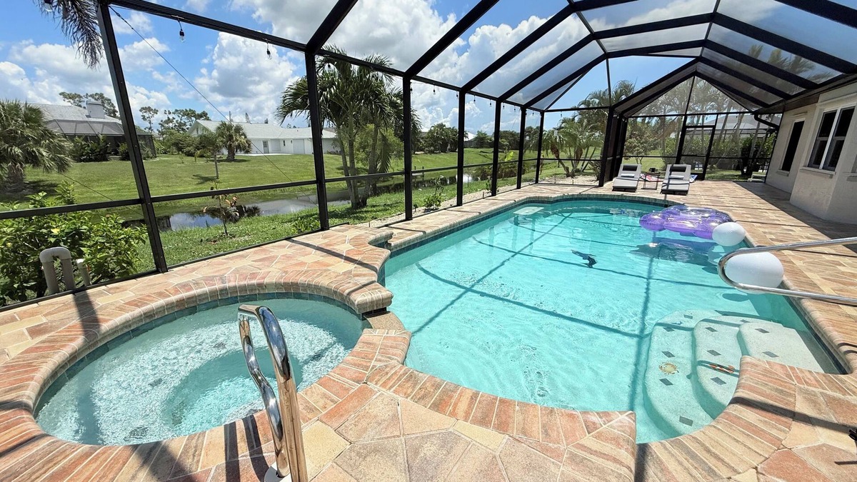 Pinehurst House | Serenity in luxury. Modern 3-bedroom house with large heated saltwater pool