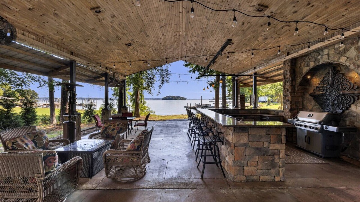 Gilbert House | Serenity Lakehouse + Guest House