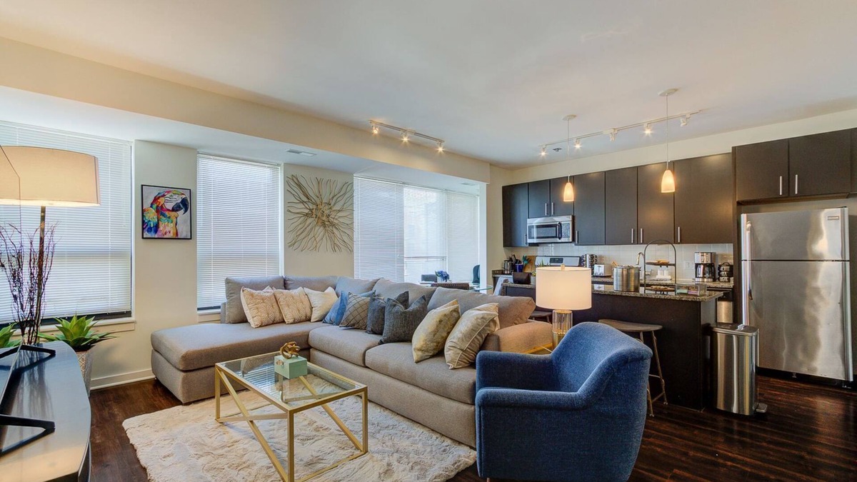 Evanston Condo | "Serenity of Evanston" 2 BDR/2Bath Modern-Luxe Suite