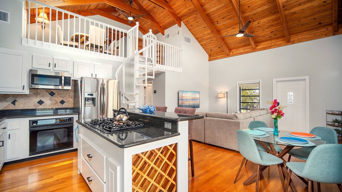 Doctor's Arm House | Serenity on San Remo | New dock & custom pool on Big Pine Key