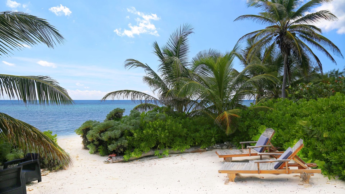 Bodden Town Villa | Serenity Sands is perfect for friends travelling together or a 2 couples!