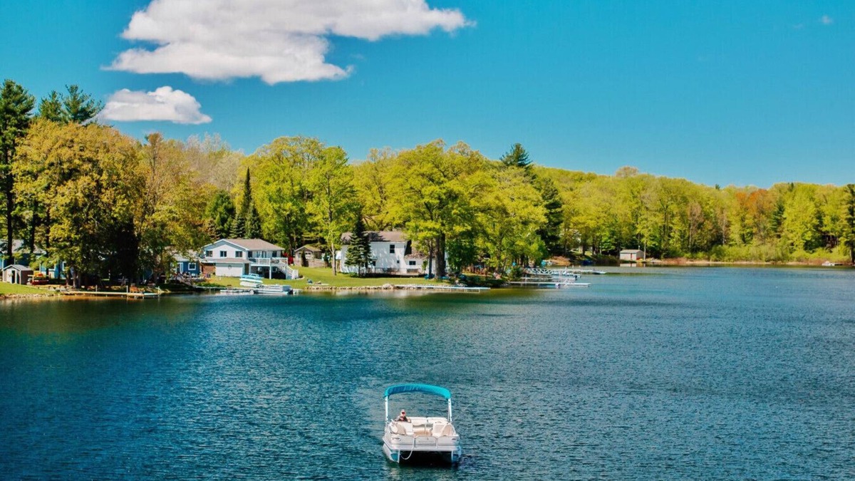 Traverse City House | Serenity Shores 5BD Hot Tub Fishing Hiking