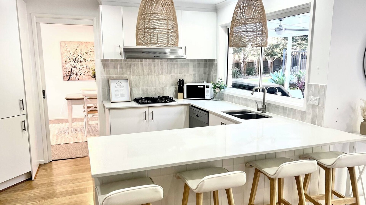Mount Martha House | SERENITY STAYS: Best price for value - 5 min from beach, cafes and racecourse